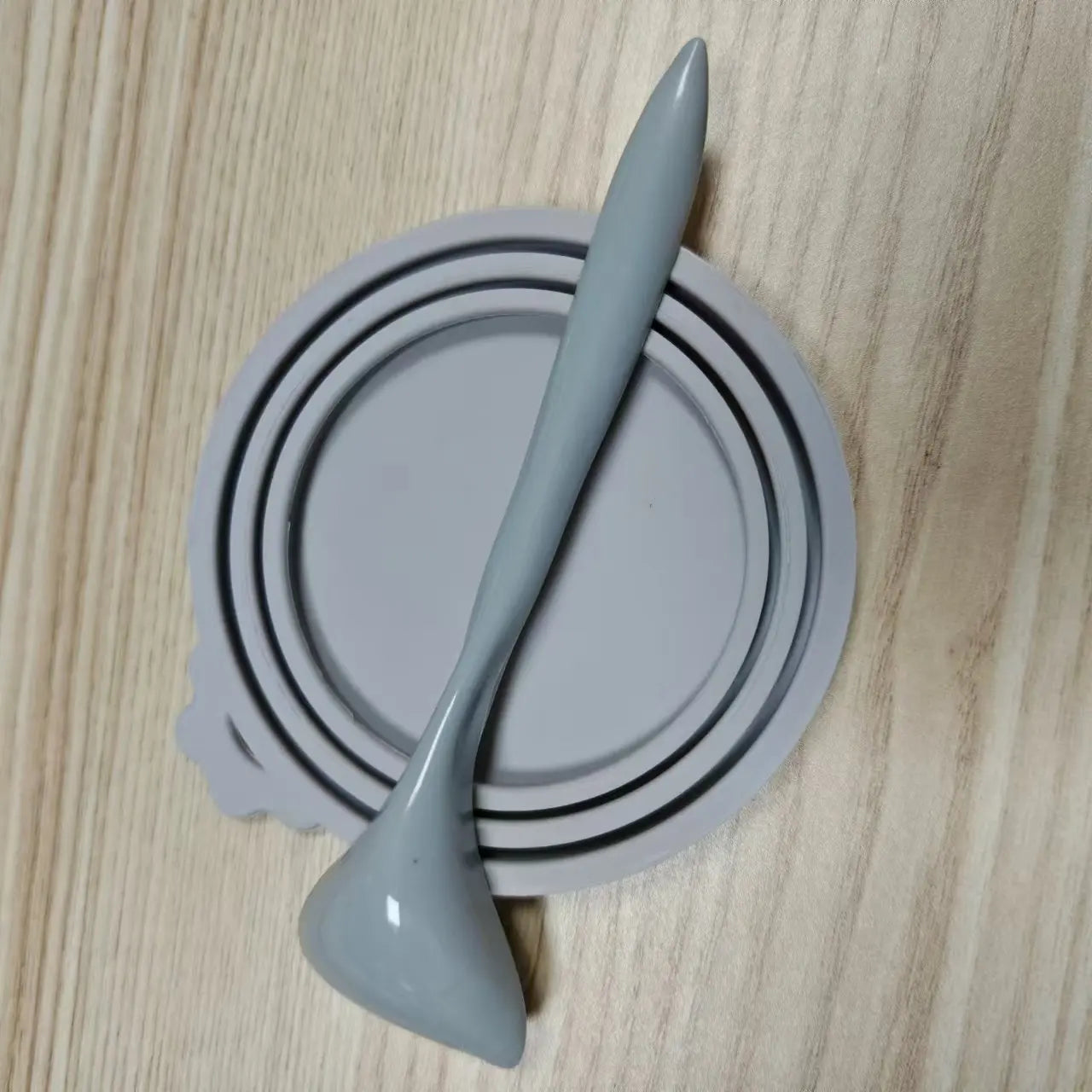 2pcs/set Reusable Pet Food Can Cover and Spoon Portable Dogs Cat Storage Tin Cap Lid Seal Cover Health Pet Supplies Pet Lids Can