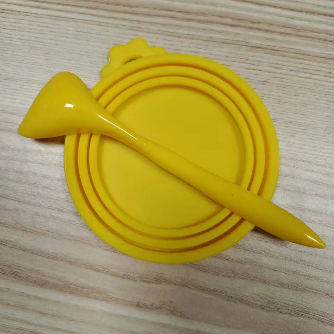 2pcs/set Reusable Pet Food Can Cover and Spoon Portable Dogs Cat Storage Tin Cap Lid Seal Cover Health Pet Supplies Pet Lids Can