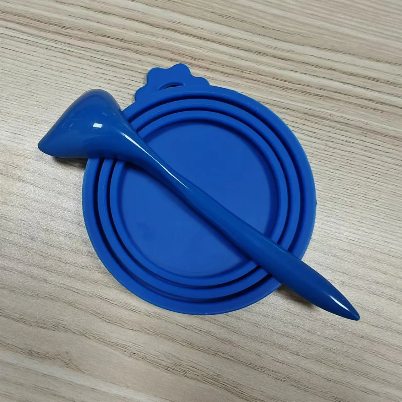 2pcs/set Reusable Pet Food Can Cover and Spoon Portable Dogs Cat Storage Tin Cap Lid Seal Cover Health Pet Supplies Pet Lids Can