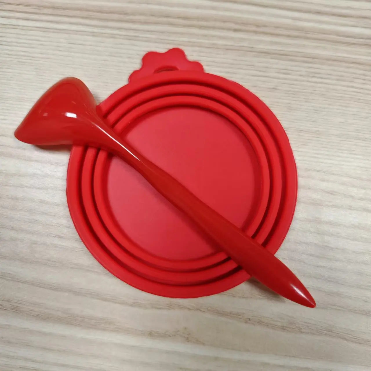 2pcs/set Reusable Pet Food Can Cover and Spoon Portable Dogs Cat Storage Tin Cap Lid Seal Cover Health Pet Supplies Pet Lids Can