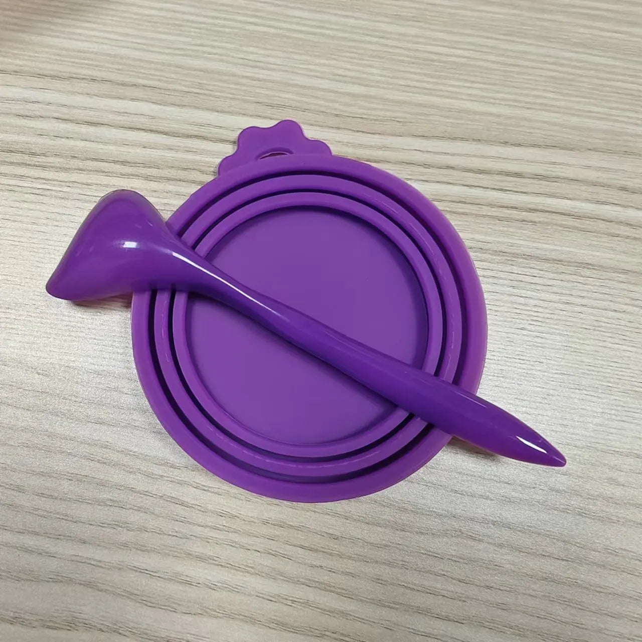 2pcs/set Reusable Pet Food Can Cover and Spoon Portable Dogs Cat Storage Tin Cap Lid Seal Cover Health Pet Supplies Pet Lids Can